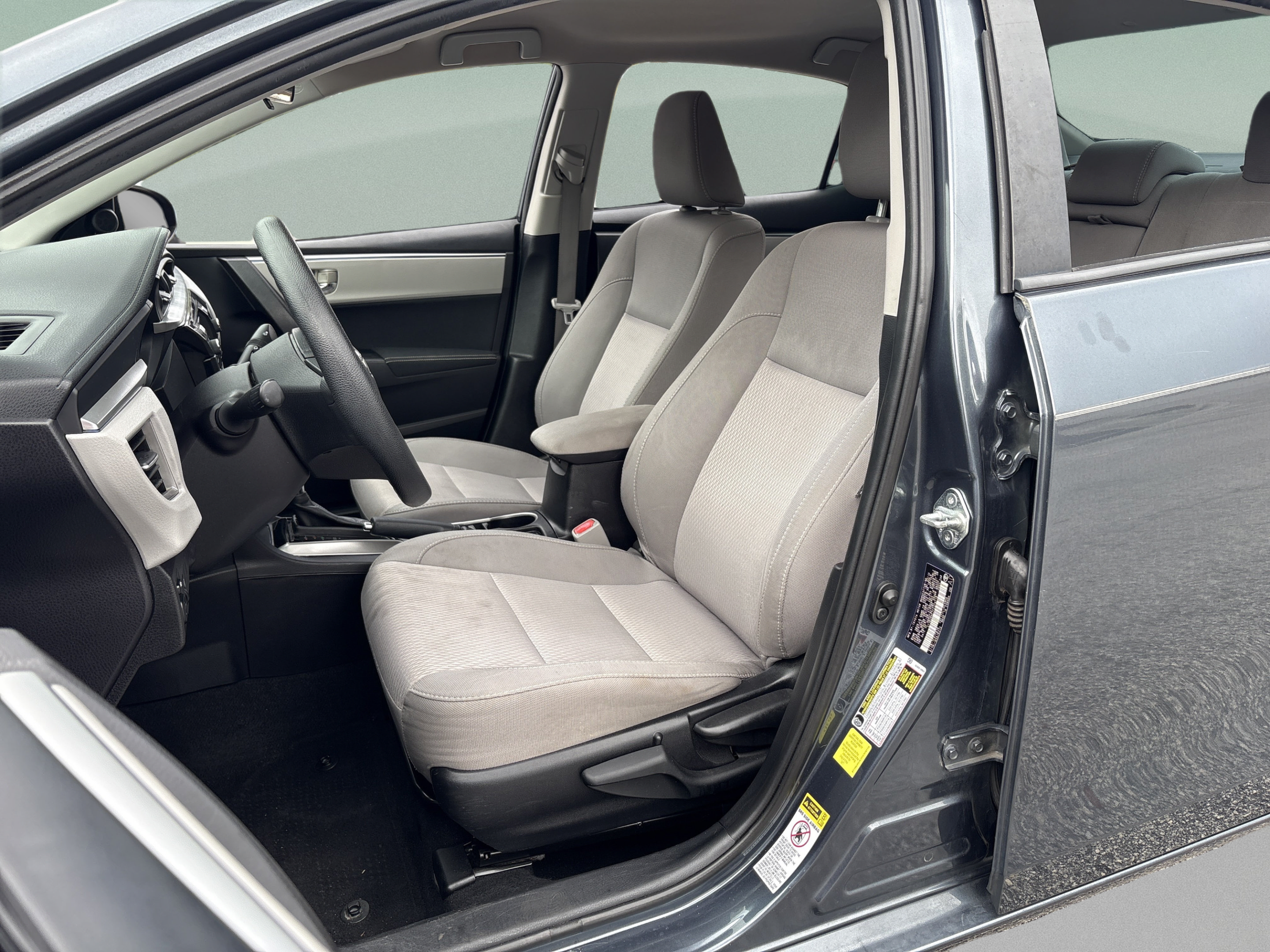 Used 2015 Toyota Corolla LE FWD image 19