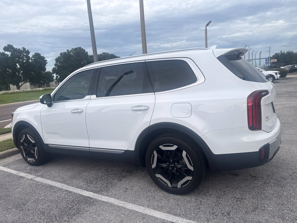 Certified 2024 Kia Telluride S FWD image 3
