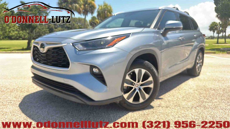 Used 2023 Toyota Highlander XLE FWD image 1