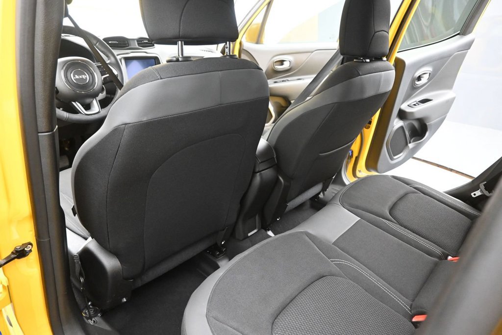 Used 2023 Jeep Renegade Latitude w/ Premium Group AWD/4WD image 14