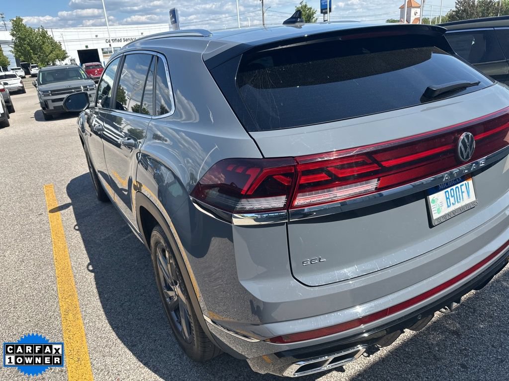 Used 2024 Volkswagen Atlas Cross Sport SEL R-Line AWD/4WD image 5