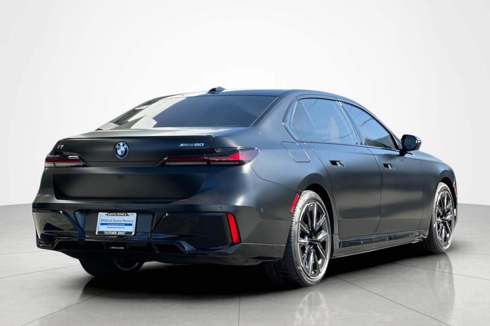Used 2023 BMW i7 xDrive60 w/ Executive Package 2 AWD/4WD image 5