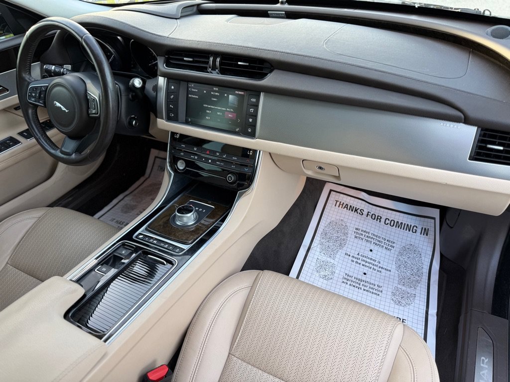 Used 2016 Jaguar XF Prestige RWD image 15