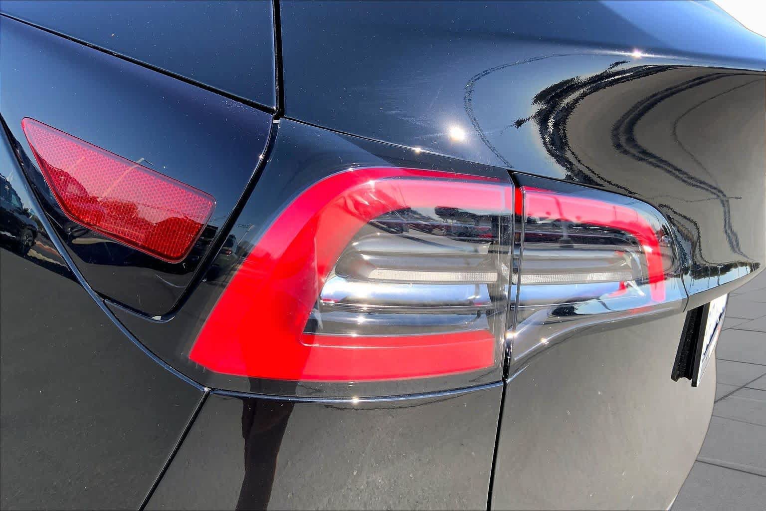 Used 2024 Tesla Model Y Long Range AWD/4WD image 26