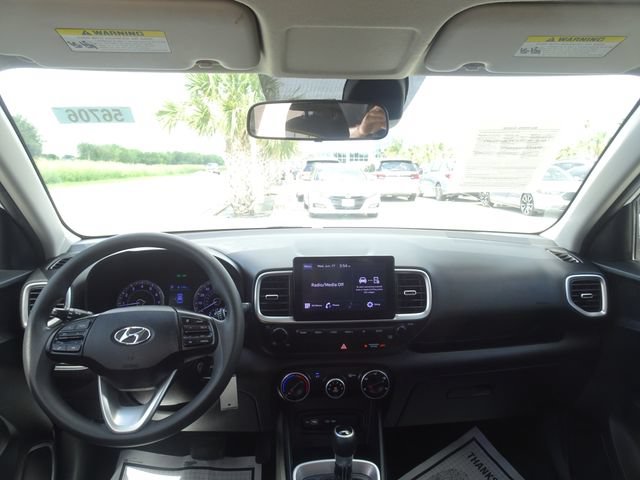Used 2022 Hyundai Venue SE FWD image 11