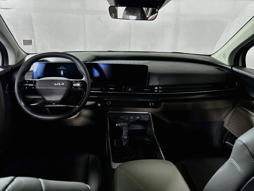 New 2027 Kia Carnival FWD image 12