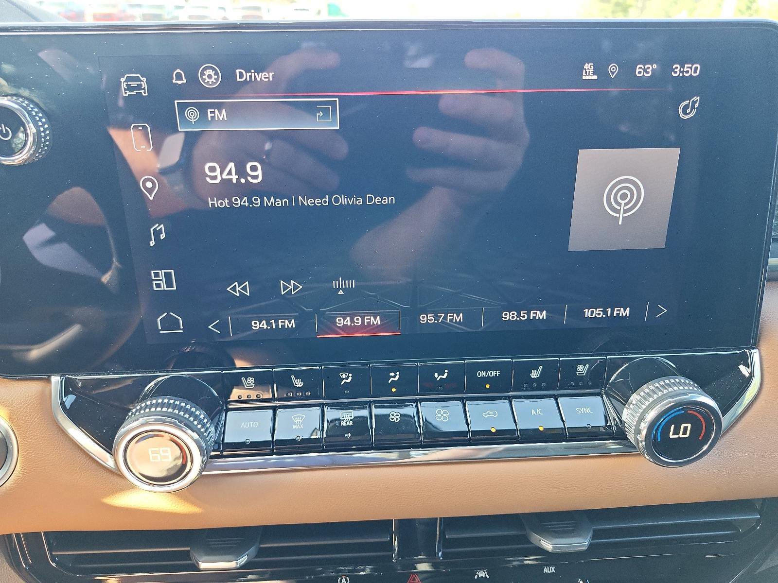 Used 2025 GMC Canyon AT4 w/ Nightfall Edition image 14