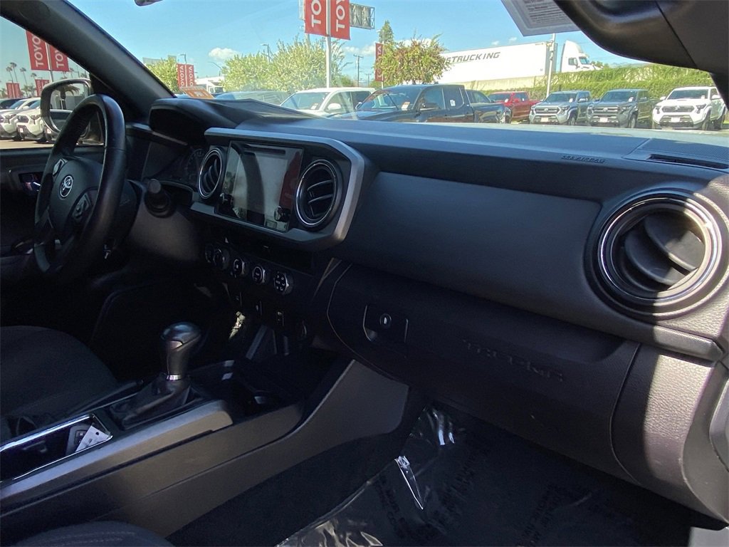 Certified 2017 Toyota Tacoma TRD Off-Road image 15