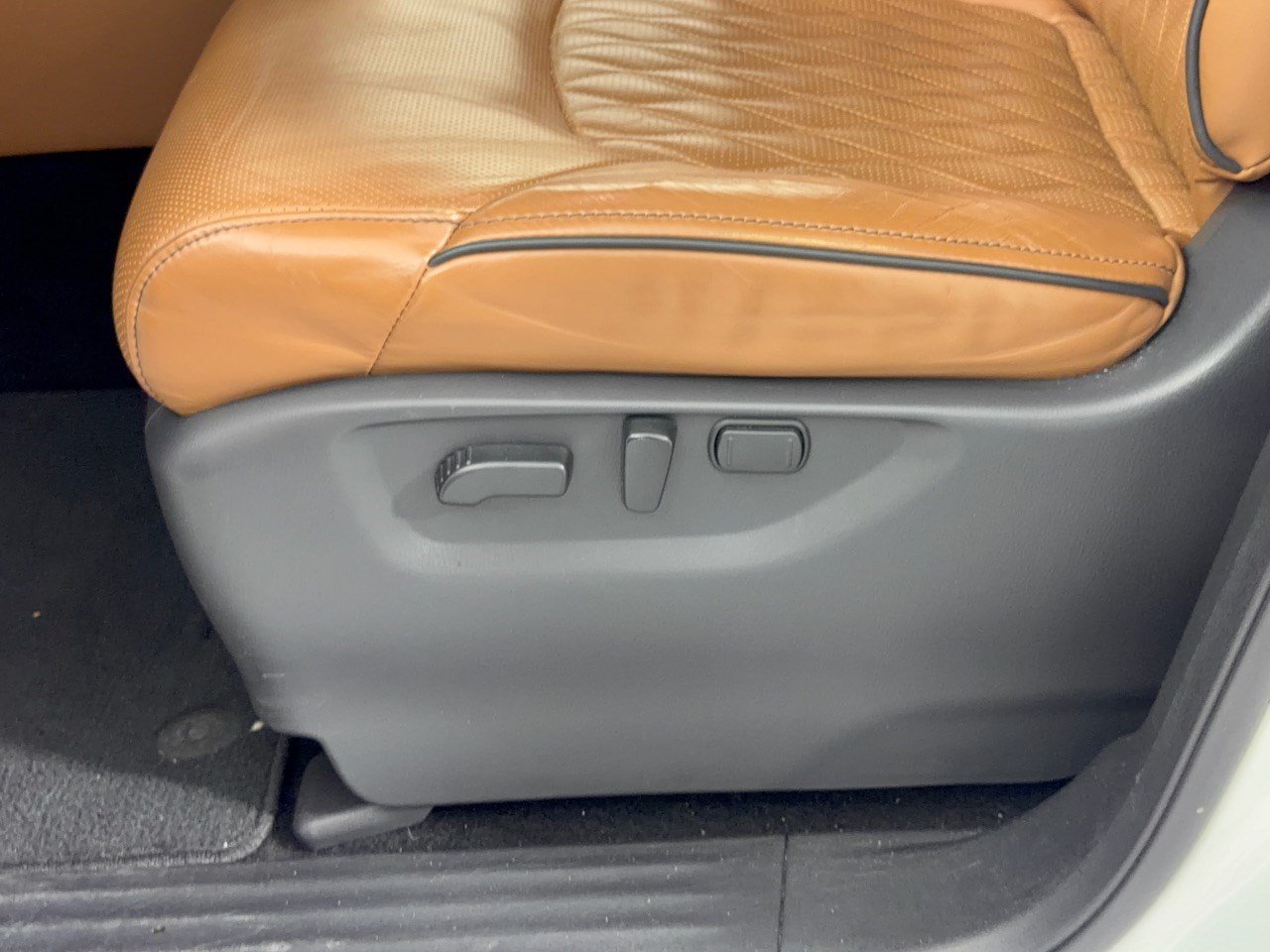 Used 2023 INFINITI QX80 Sensory w/ Cargo Package AWD/4WD image 16