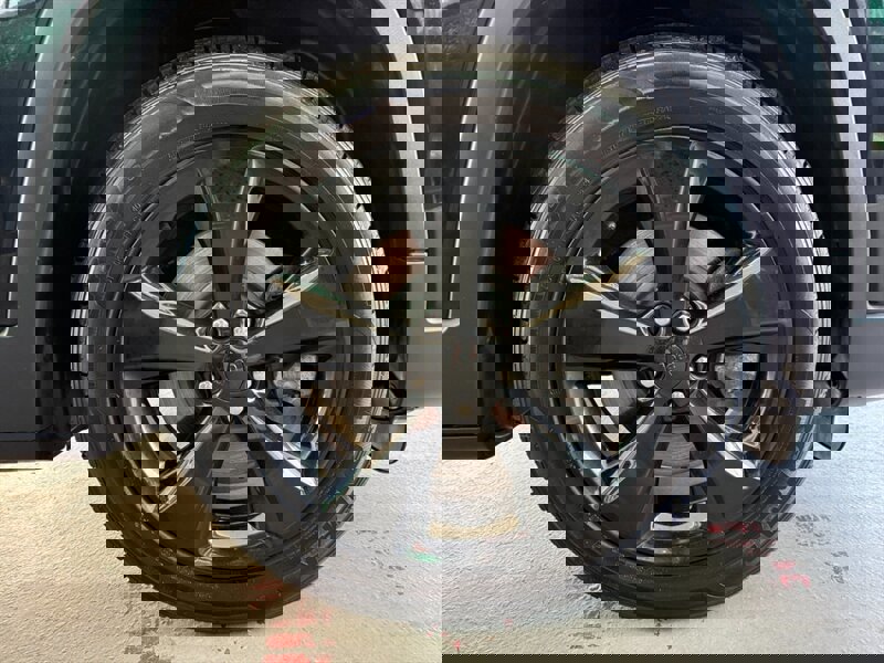 Used 2019 Jeep Cherokee Latitude Plus FWD image 37