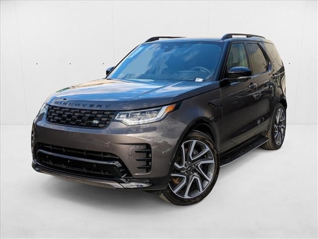 New 2024 Land Rover Discovery Dynamic SE image 1