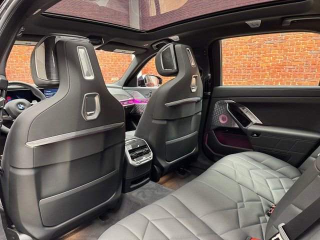 Used 2026 BMW 760i xDrive image 25