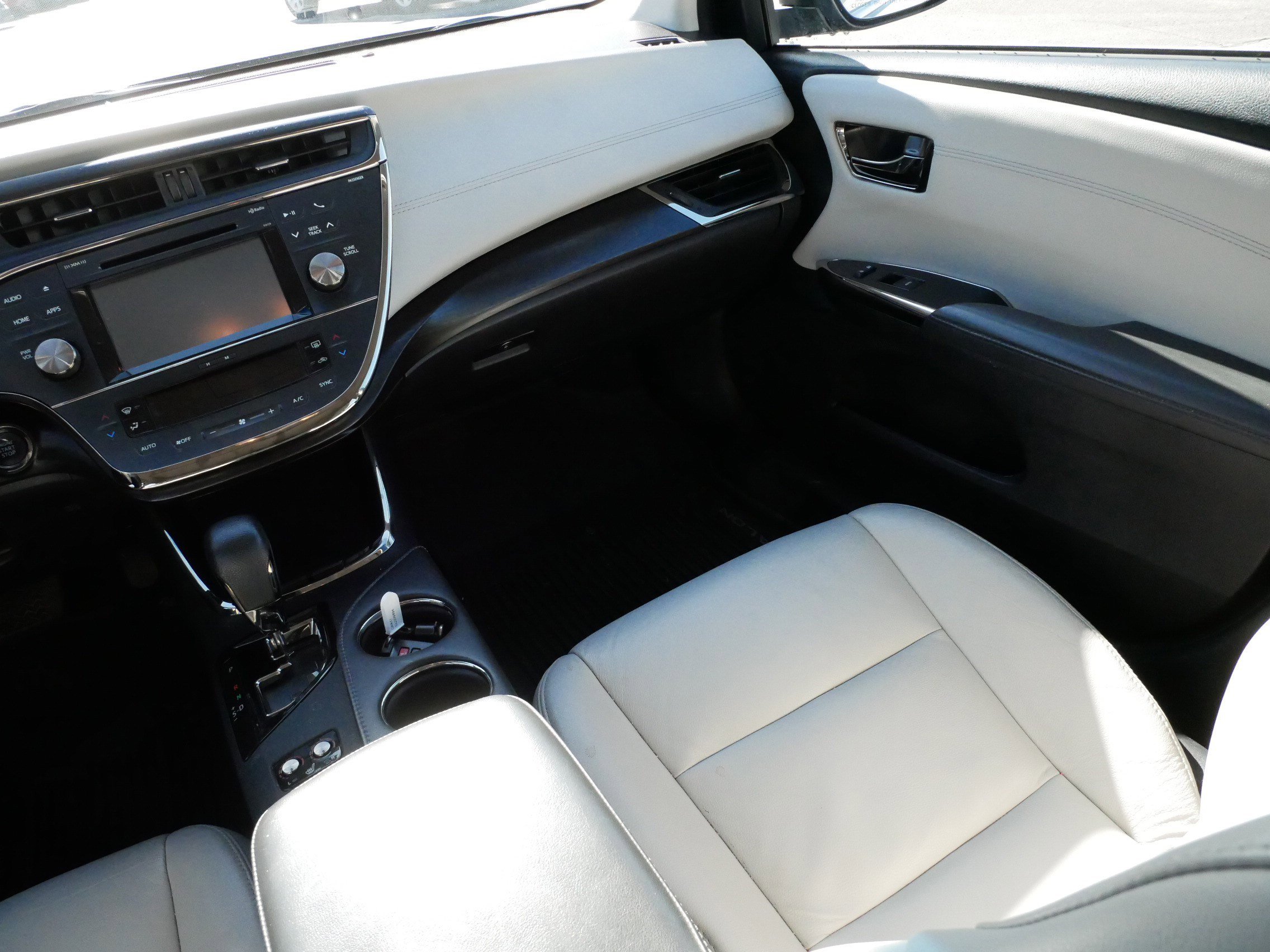 Used 2016 Toyota Avalon XLE Plus image 11