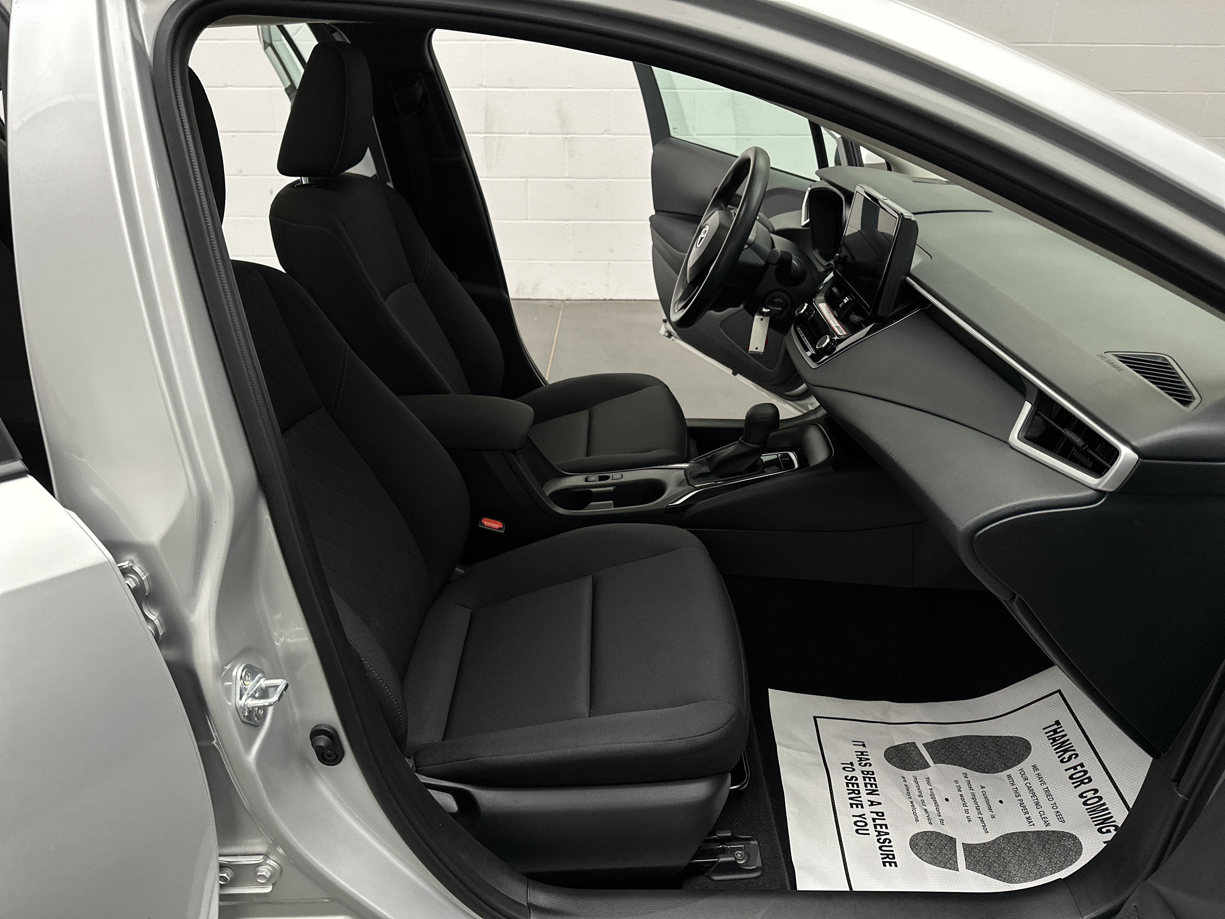 Used 2025 Toyota Corolla LE FWD image 19