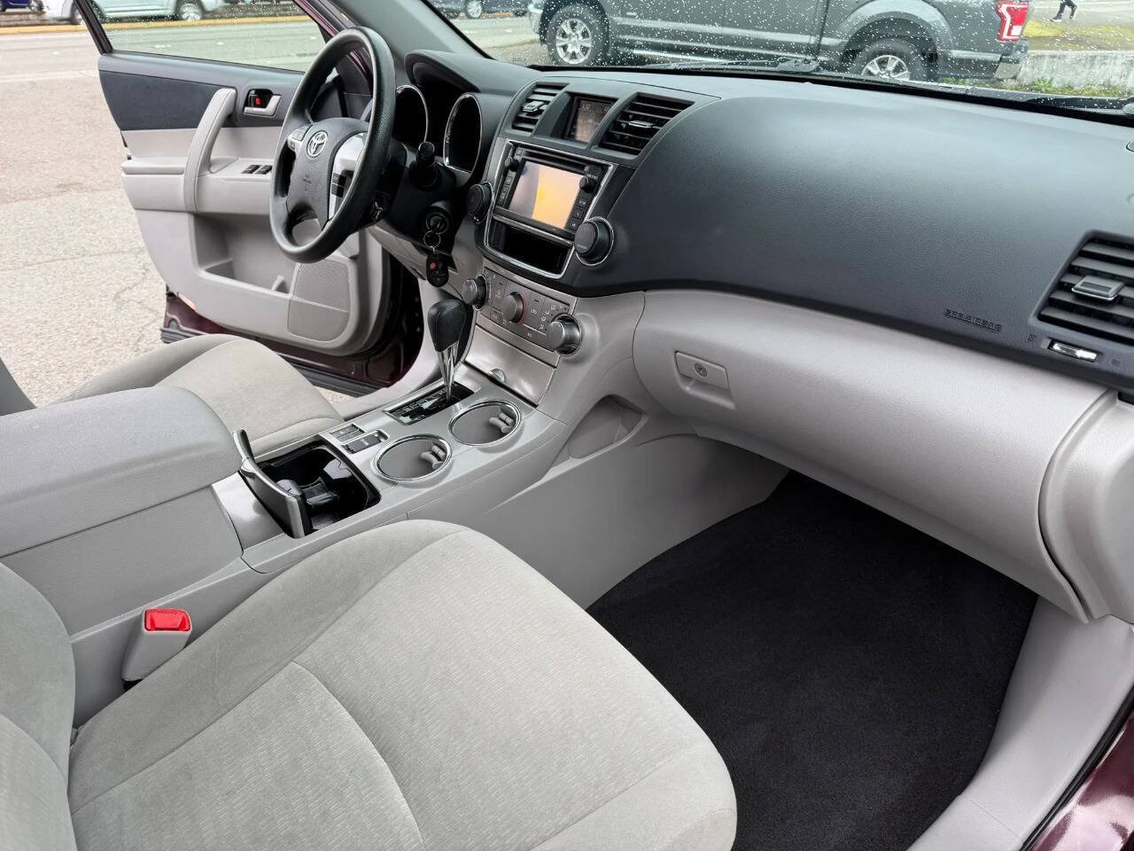 Used 2013 Toyota Highlander Plus AWD/4WD image 23