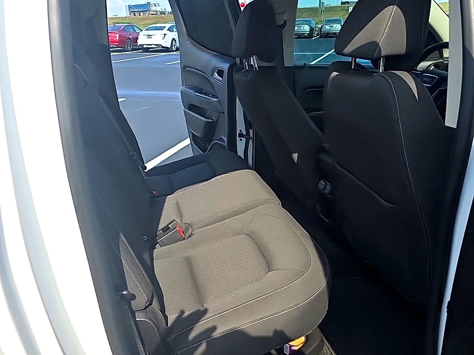 Used 2018 GMC Canyon SLE w/ SLE Convenience Package RWD image 14