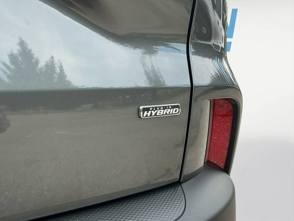 Used 2025 Ford Escape SE FWD image 19