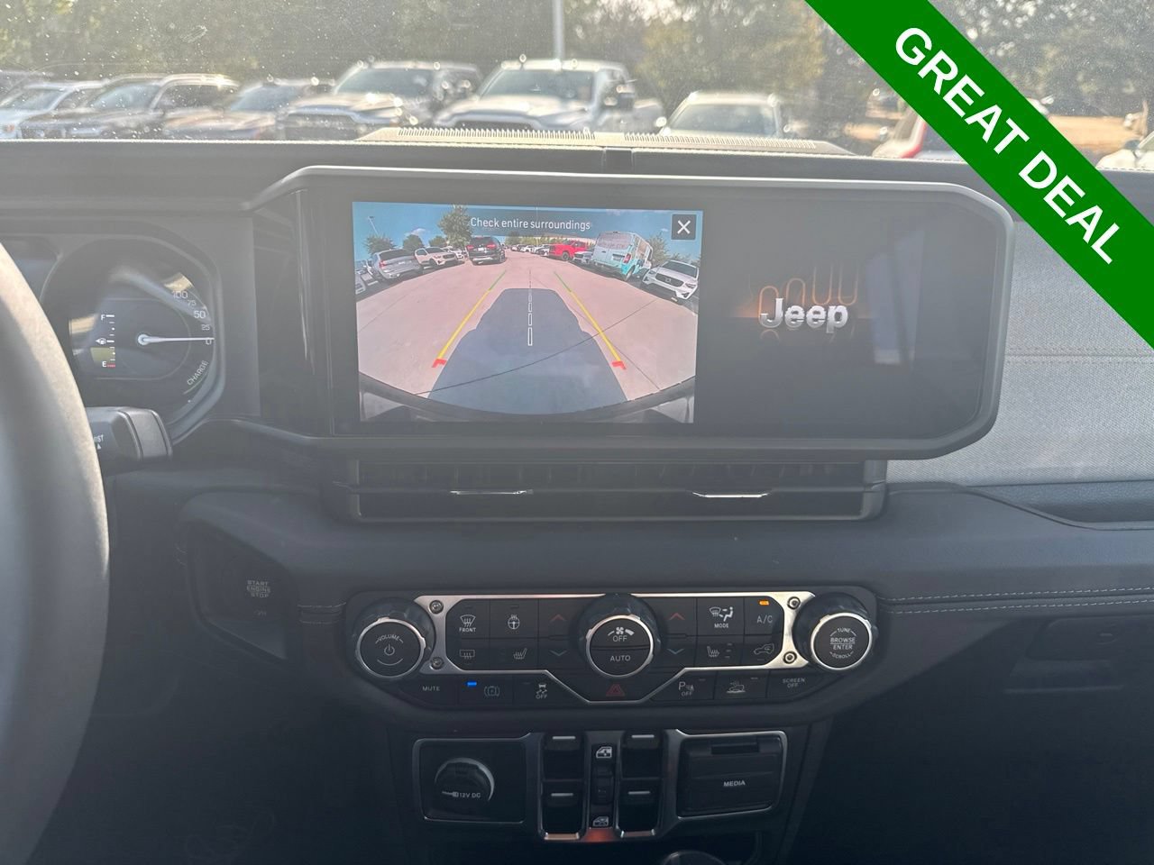 Used 2025 Jeep Wrangler Unlimited Sahara w/ Safety Group AWD/4WD image 25