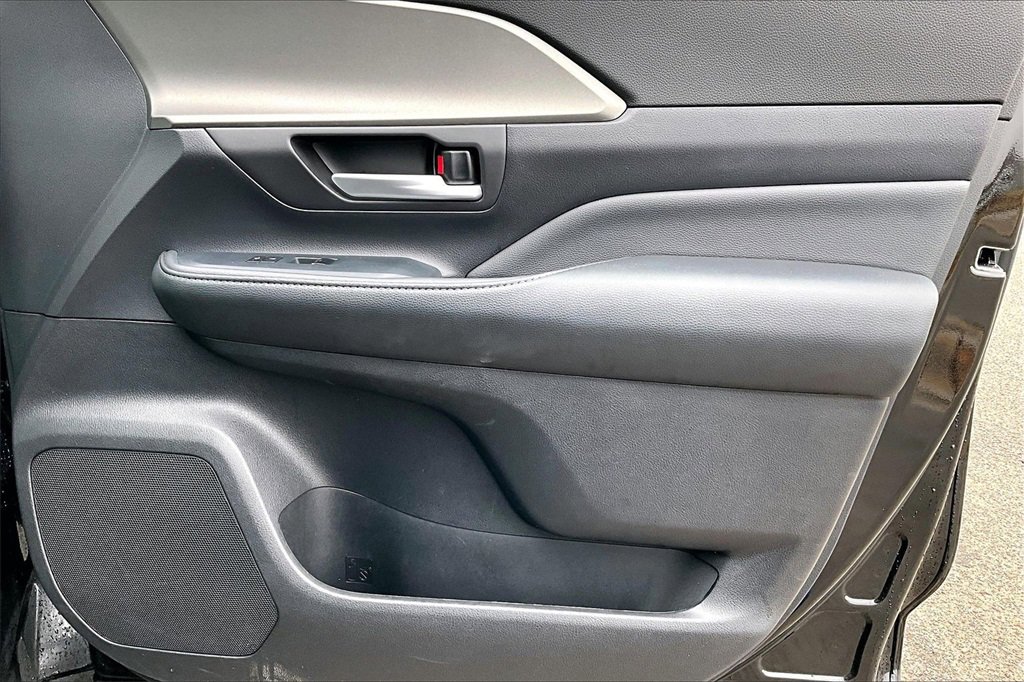 Used 2025 Toyota Grand Highlander XLE image 19