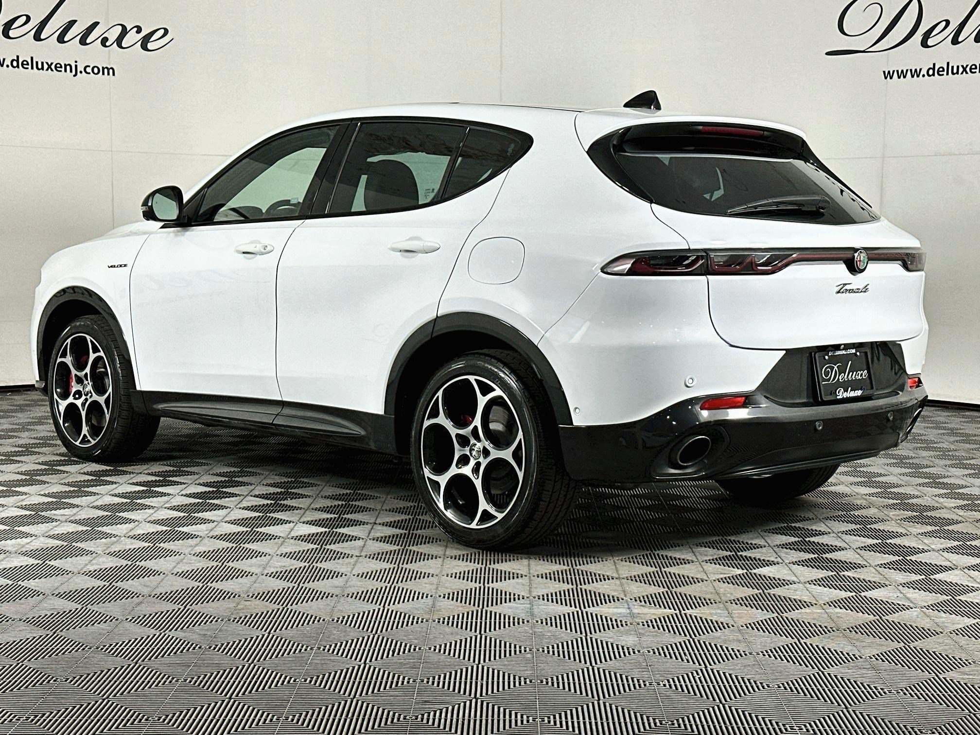 Used 2024 Alfa Romeo Tonale Veloce w/ Active Assist Package AWD/4WD image 4
