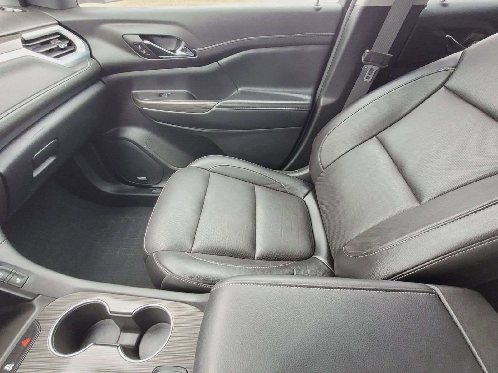 Used 2019 GMC Acadia SLT w/ LPO, Floor Liner Package image 23