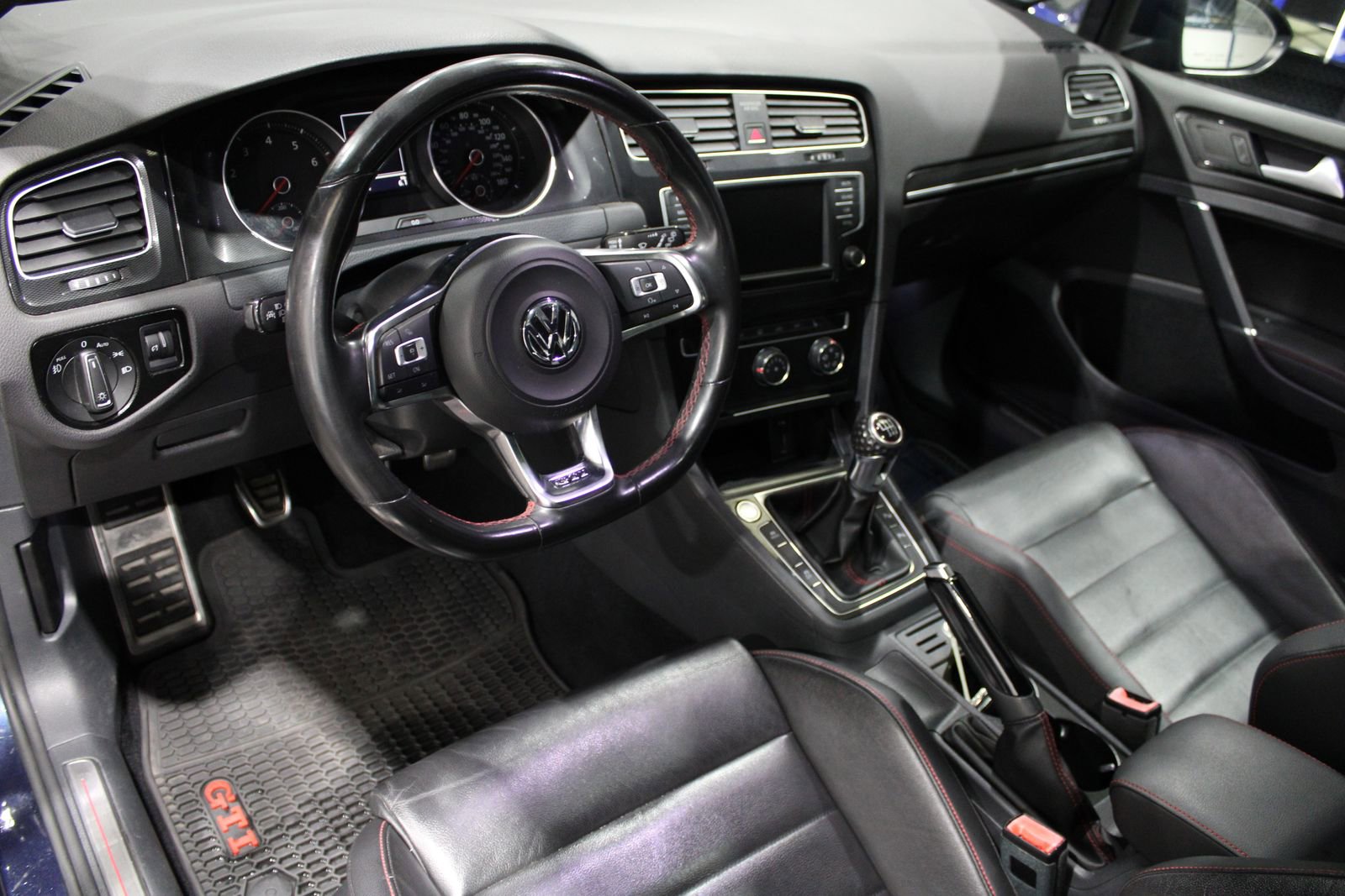 Used 2016 Volkswagen GTI SE FWD image 26