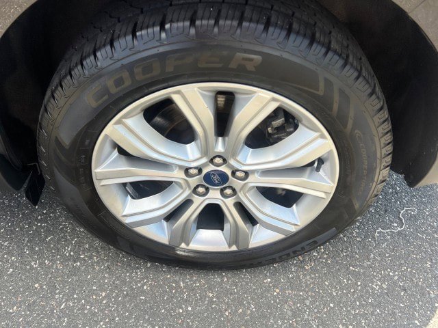Used 2022 Ford Edge Titanium AWD/4WD image 29
