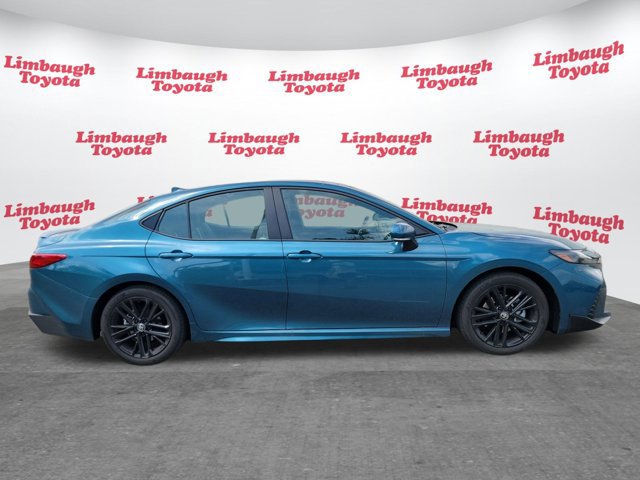 Used 2025 Toyota Camry SE image 19