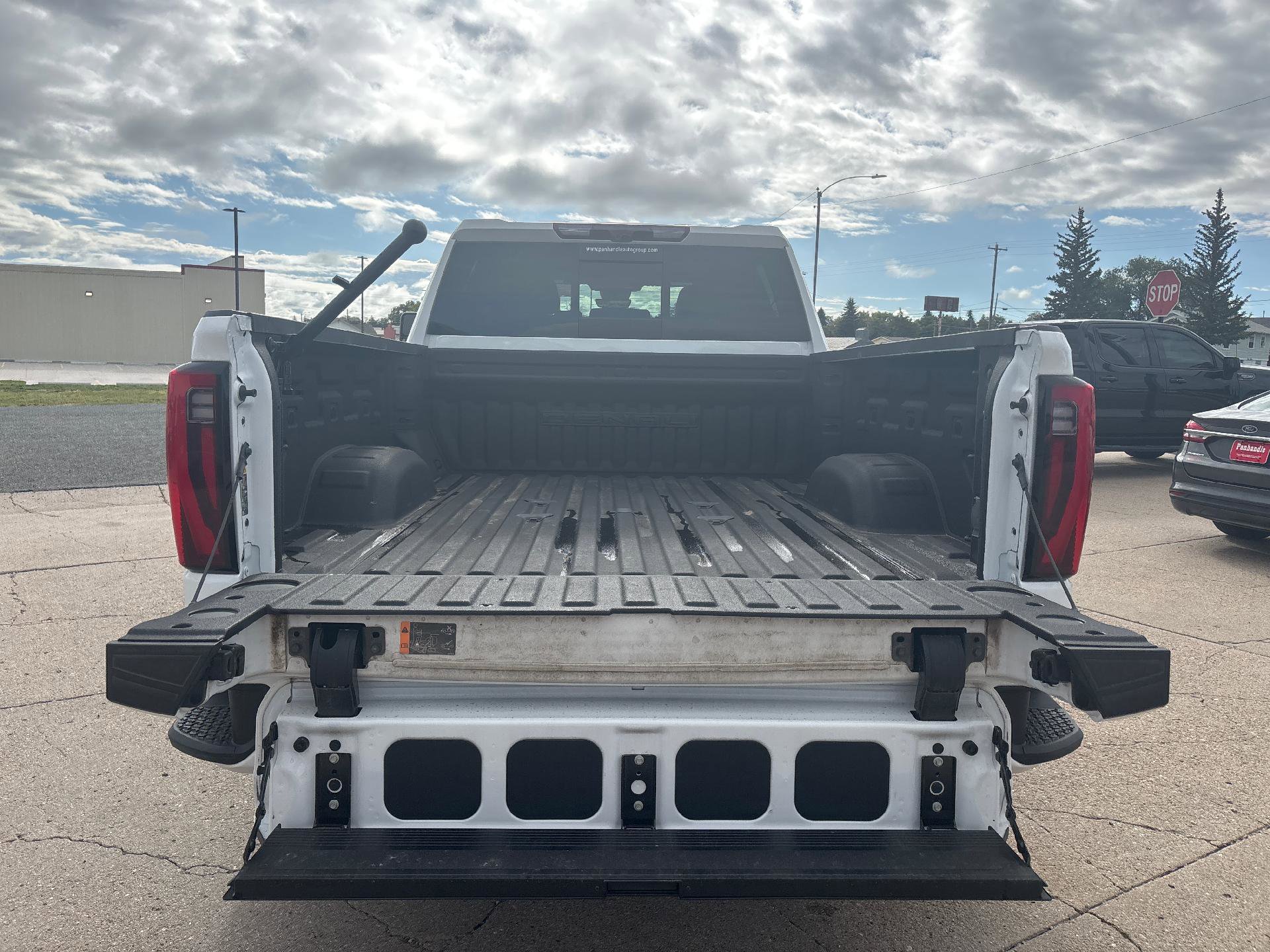 Used 2024 GMC Sierra 2500 Denali w/ Denali Reserve Package image 6