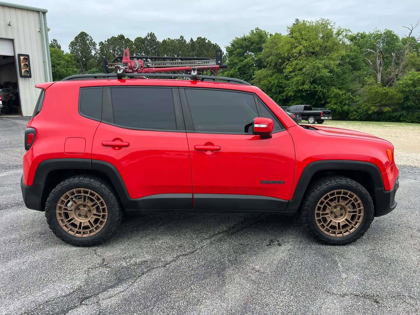 Used 2018 Jeep Renegade Altitude AWD/4WD image 2