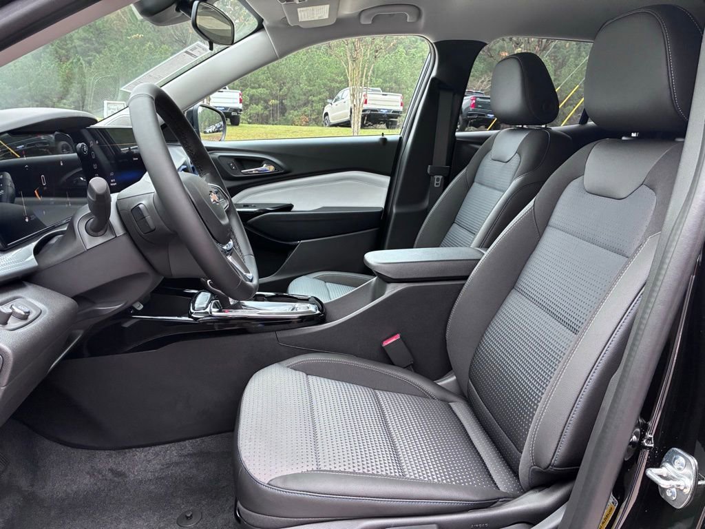 Used 2026 Chevrolet Trax LT w/ Driver Confidence Package FWD image 18