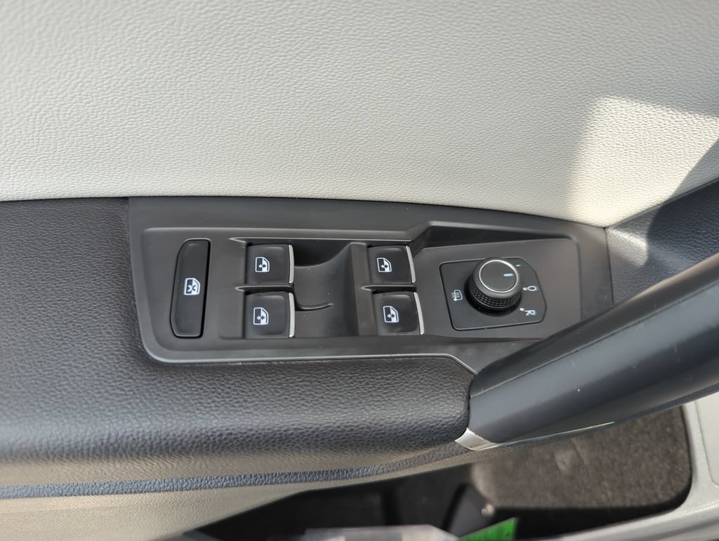 Used 2020 Volkswagen Tiguan SEL AWD/4WD image 34