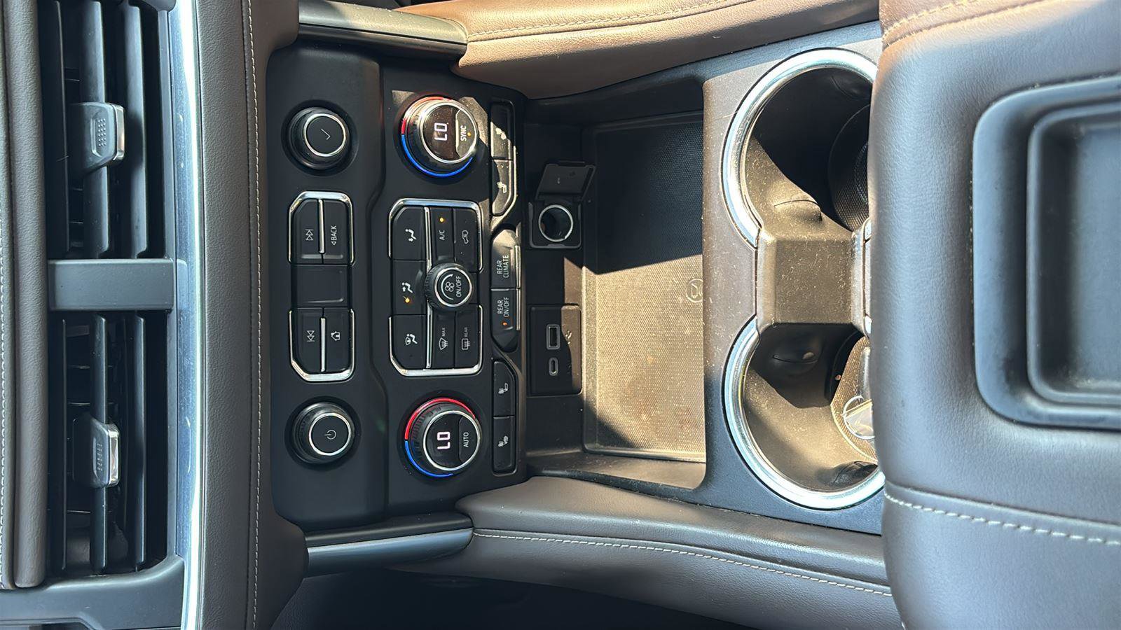 Used 2021 Chevrolet Tahoe Z71 w/ Luxury Package image 36