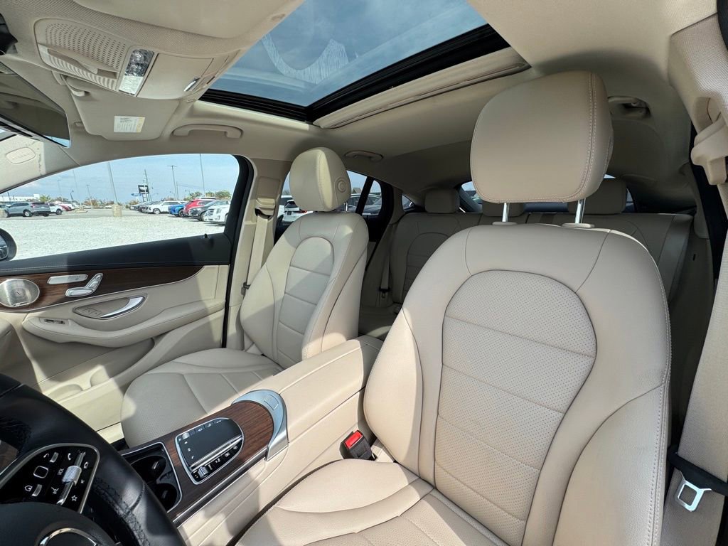 Used 2023 Mercedes-Benz GLC 300 4MATIC Coupe image 19