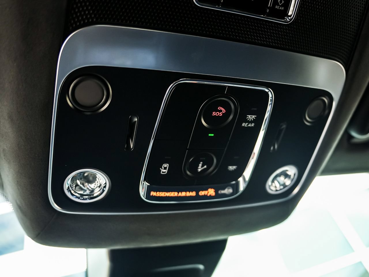 Used 2025 Bentley Flying Spur Plug-In Hybrid AWD/4WD image 28