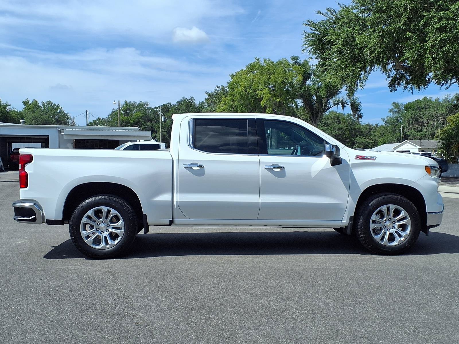Used 2025 Chevrolet Silverado 1500 LTZ AWD/4WD image 3