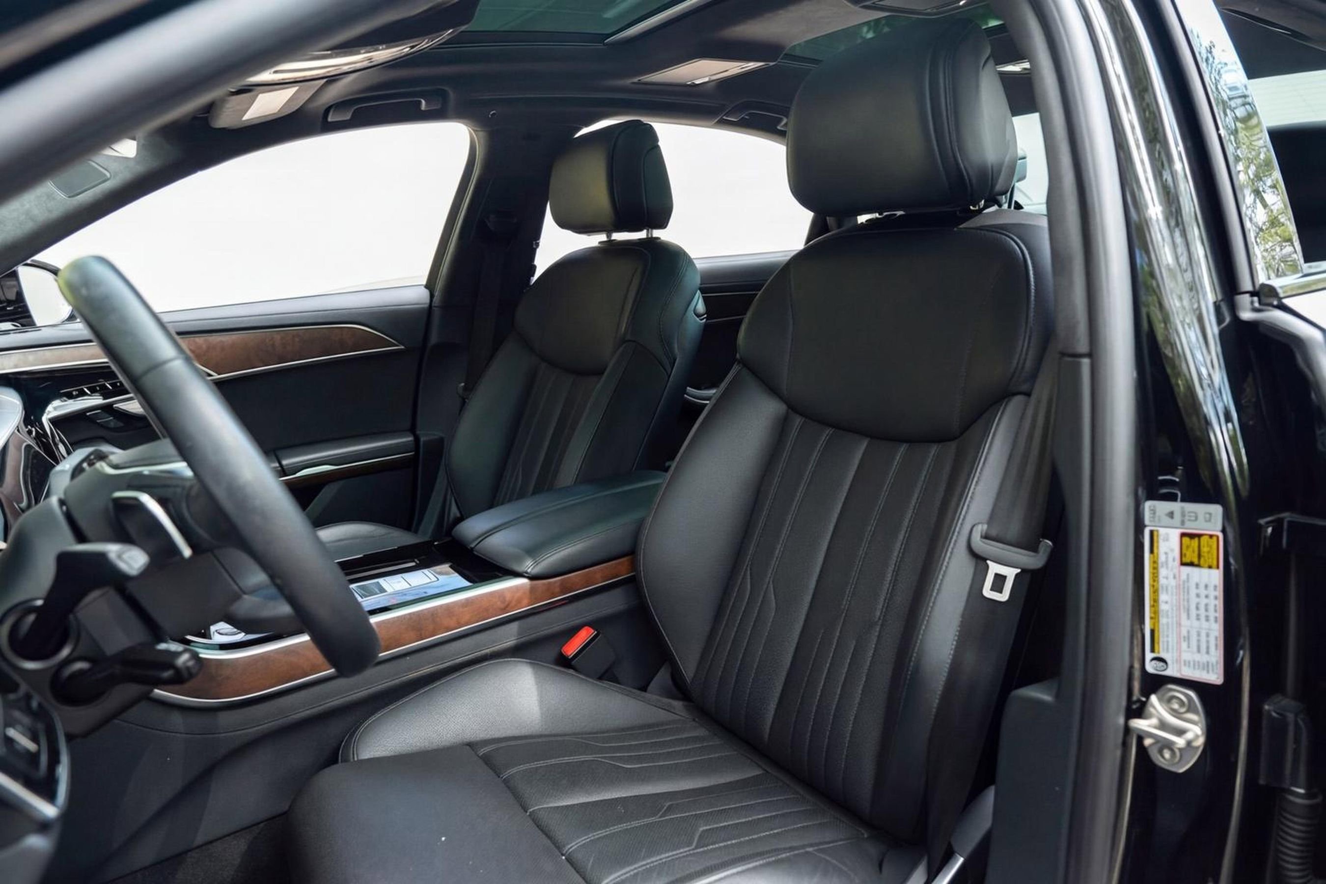 Used 2021 Audi A8 L 4.0T image 8