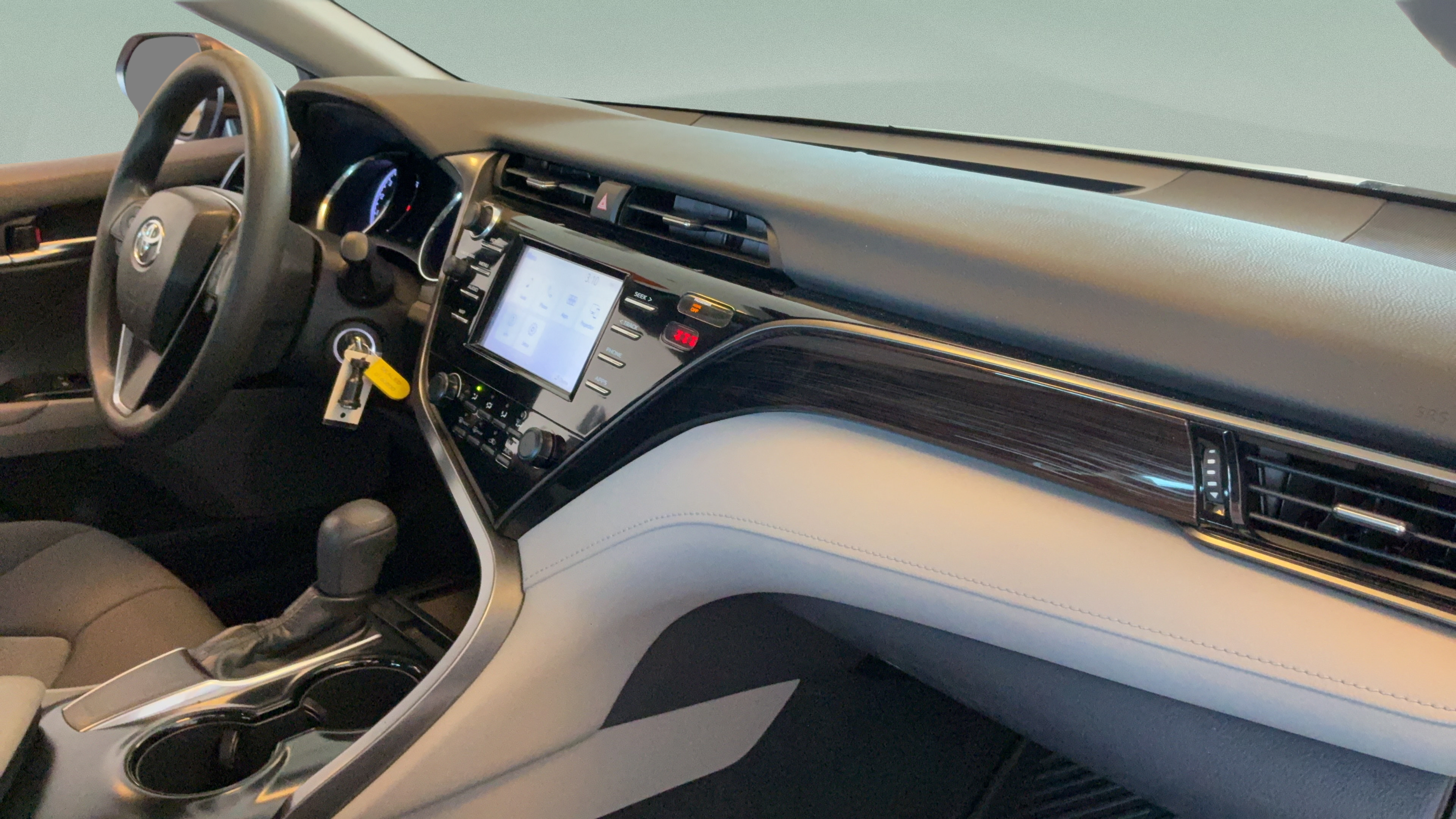 Used 2019 Toyota Camry LE FWD image 34