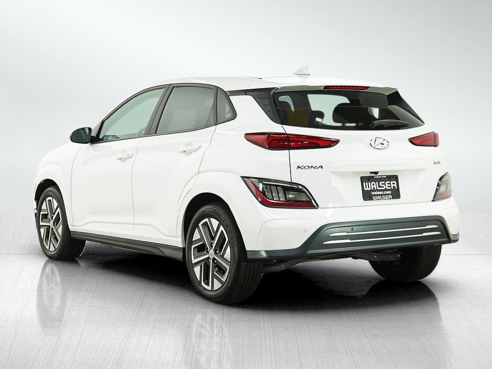 Certified 2023 Hyundai Kona Limited w/ Cargo Package FWD image 4