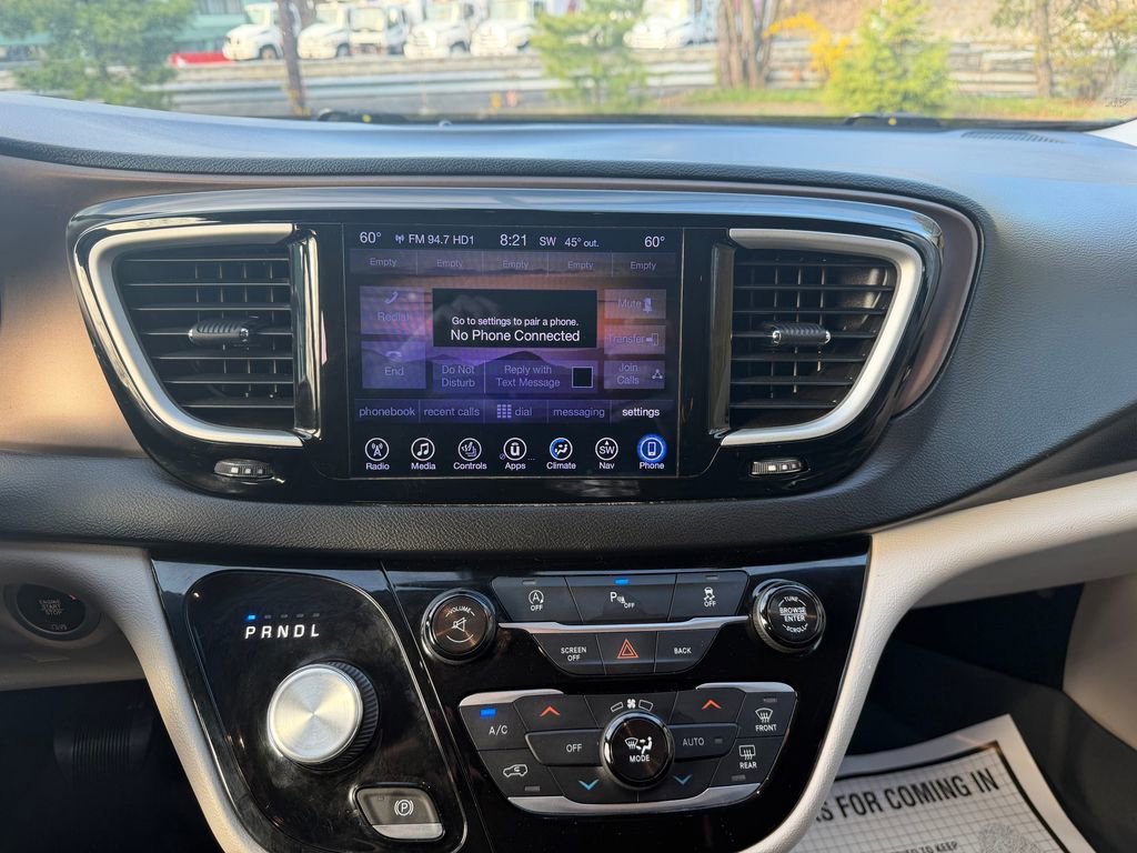 Used 2017 Chrysler Pacifica Touring-L image 18