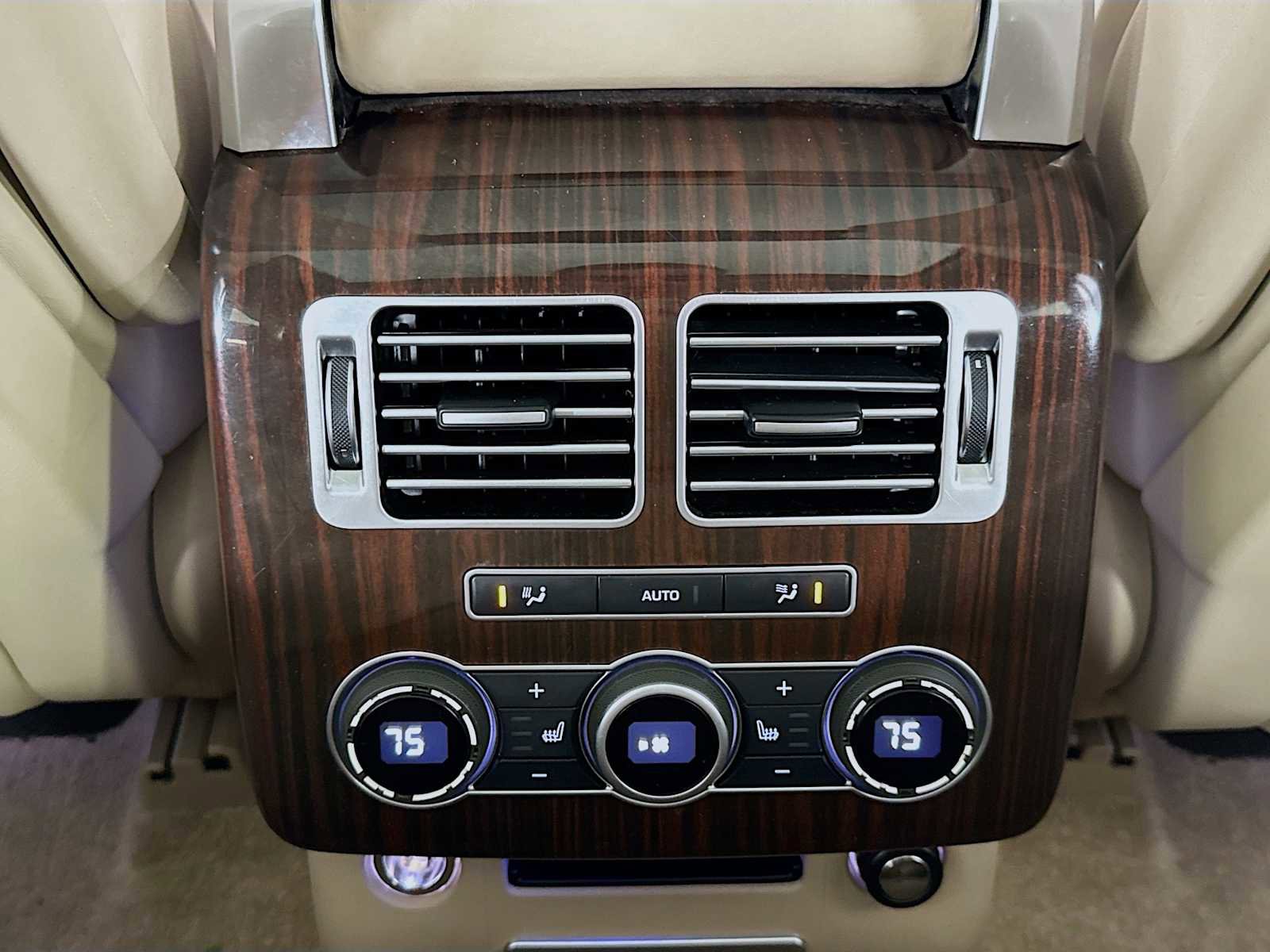 Used 2016 Land Rover Range Rover Supercharged image 24