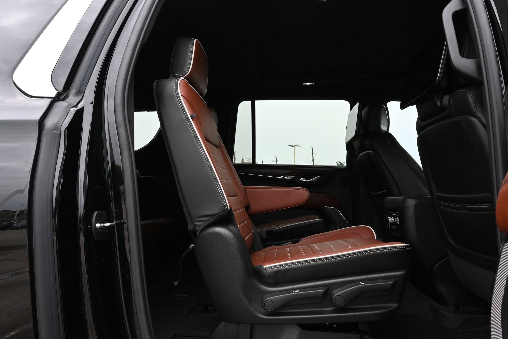 Used 2024 GMC Yukon XL Denali Ultimate AWD/4WD image 22
