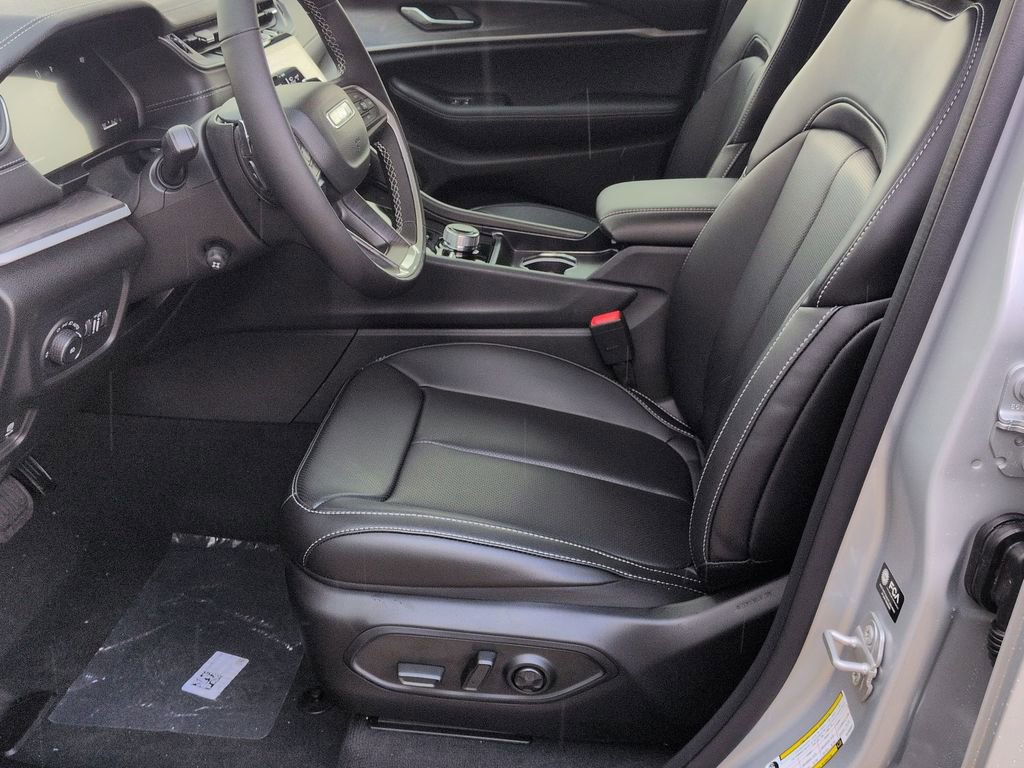 New 2025 Jeep Grand Cherokee Limited w/ Luxury Tech Group II image 15