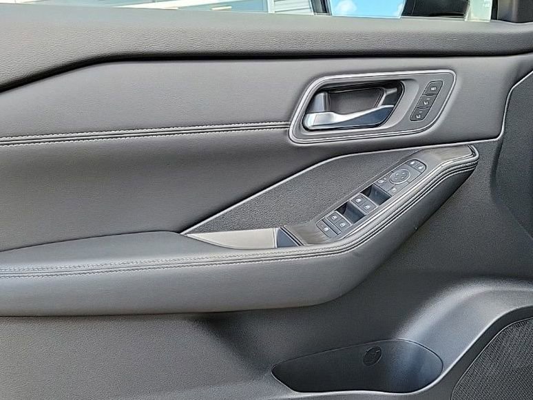 New 2026 Nissan Rogue Platinum image 24