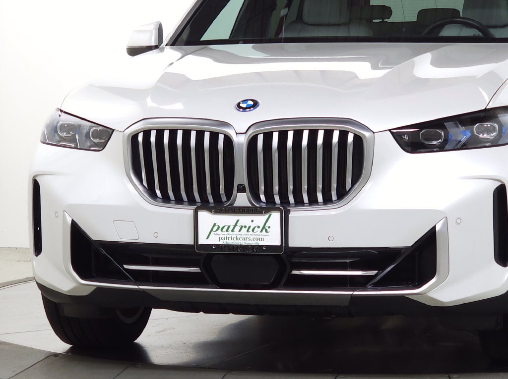 Used 2026 BMW X5 xDrive50e w/ Premium Package AWD/4WD image 3