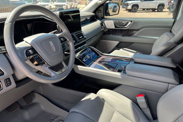 Used 2021 Lincoln Navigator Reserve w/ Luxury Package AWD/4WD image 15