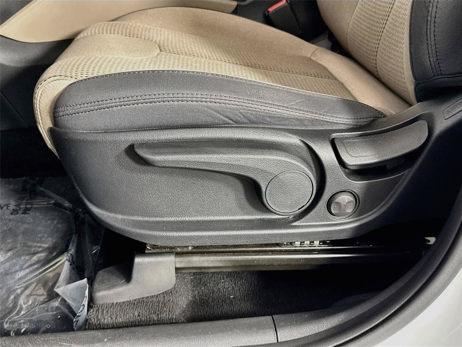 Used 2020 Hyundai Santa Fe SE FWD image 19