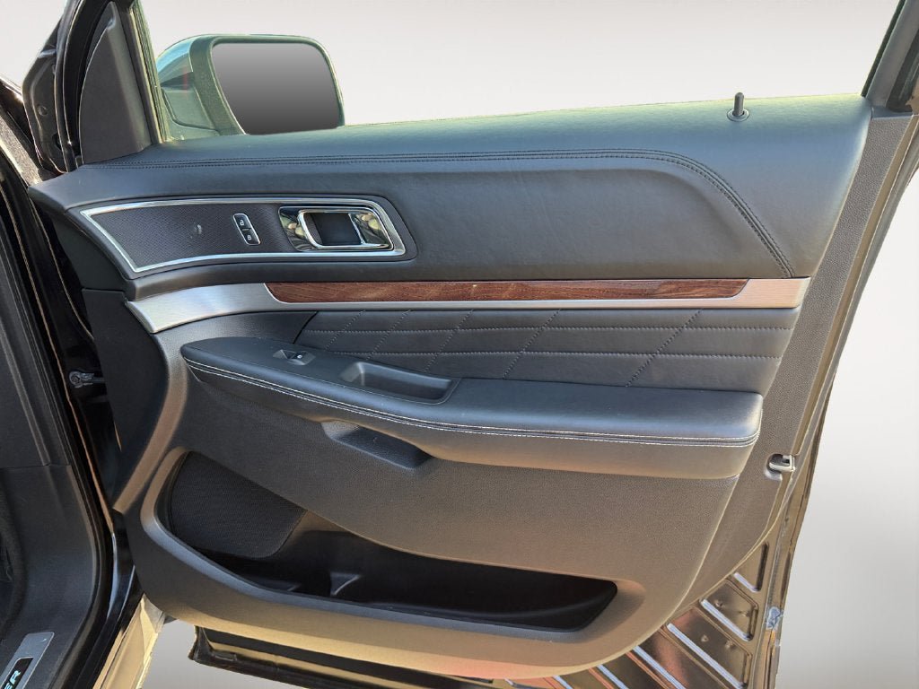 Used 2017 Ford Explorer Platinum AWD/4WD image 26