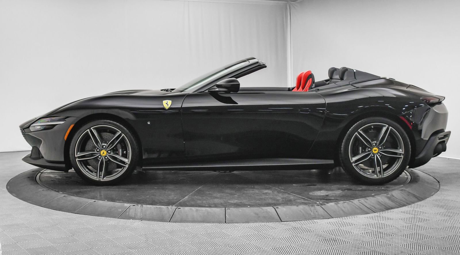 Certified 2025 Ferrari Roma Spider image 5