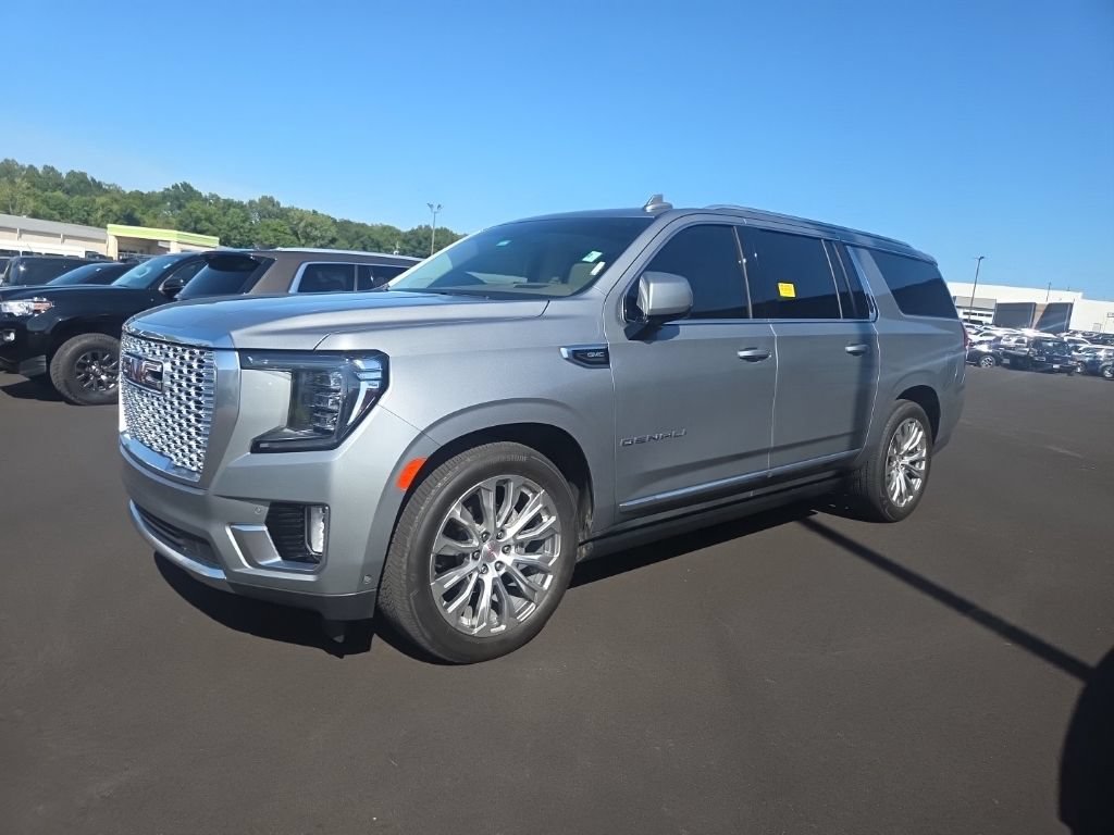 Used 2024 GMC Yukon XL Denali w/ Denali Reserve Package AWD/4WD image 4